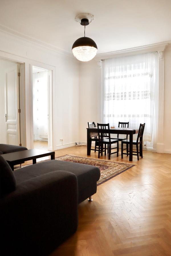 3 Stops To Mainstation Apartment Vienna